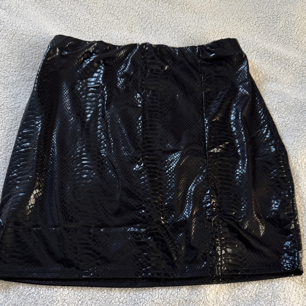 Windsor Shiny Snake Skin Black Mini Skirt